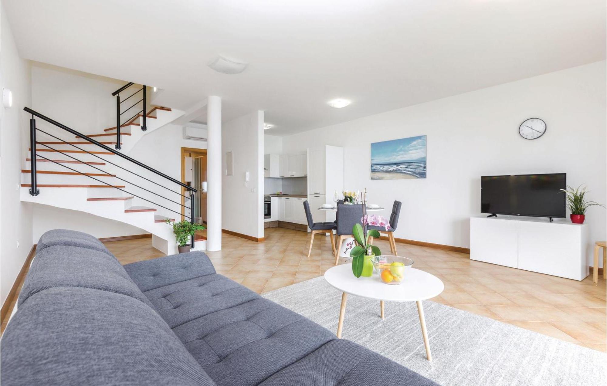 Cozy Apartment In Crikvenica With House Sea View 외부 사진