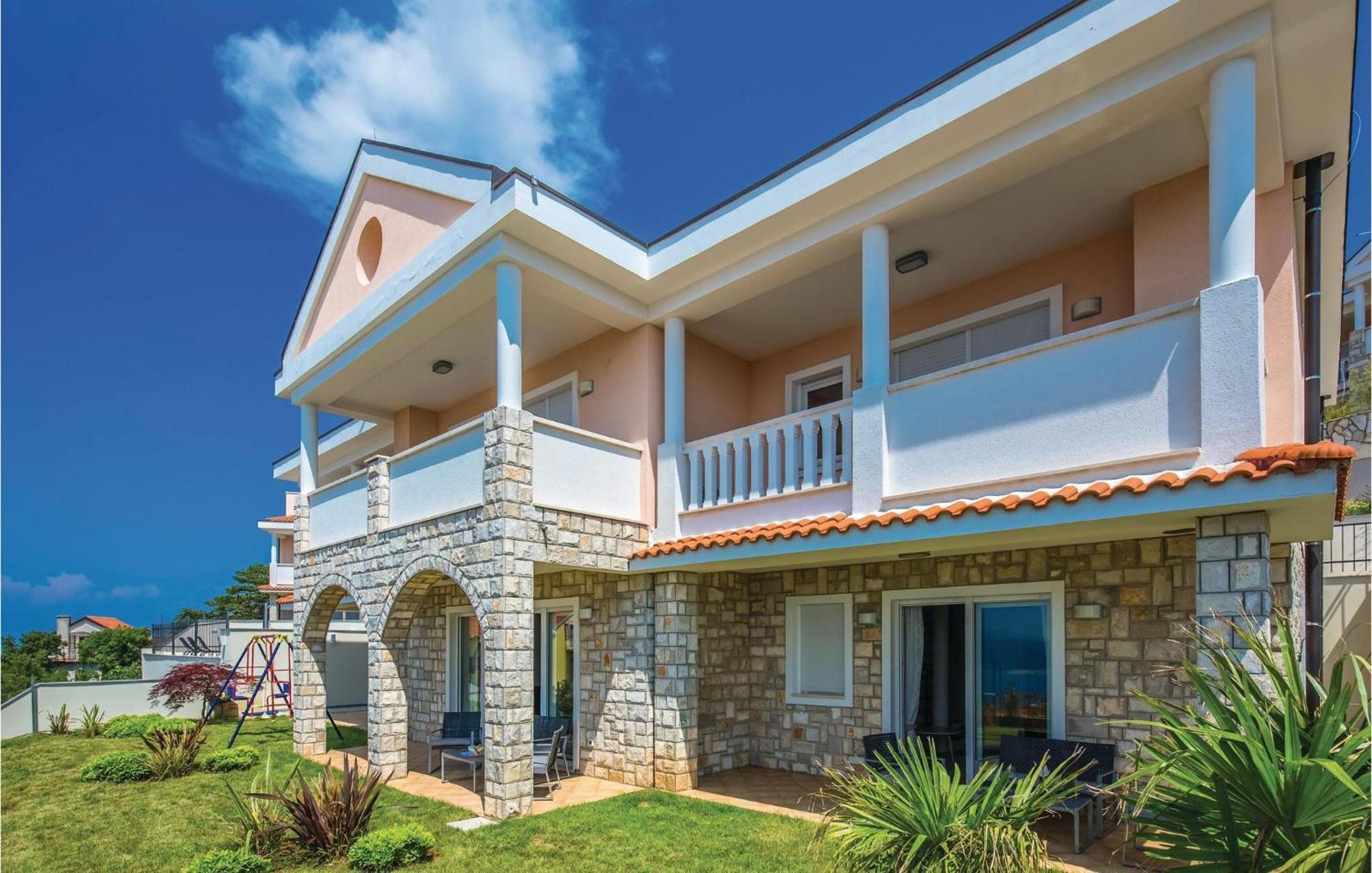 Cozy Apartment In Crikvenica With House Sea View 외부 사진